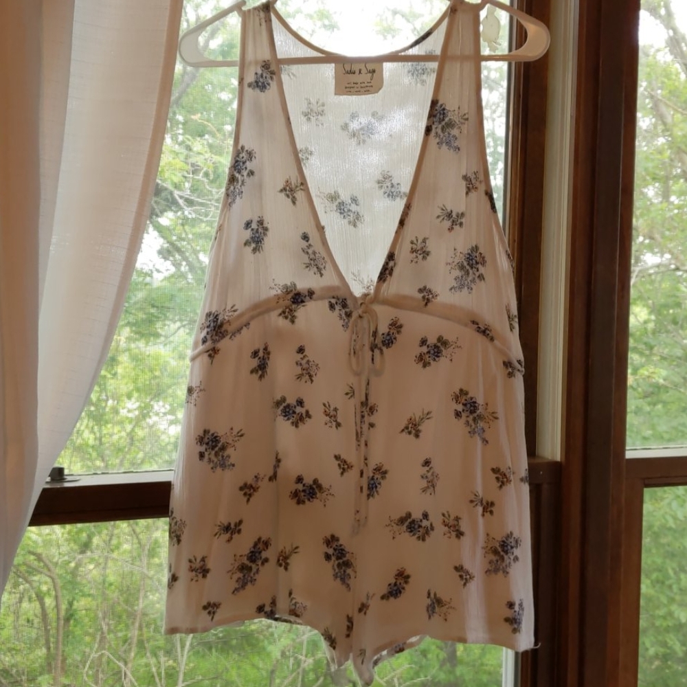 Sadie & Sage Floral V-neck romper